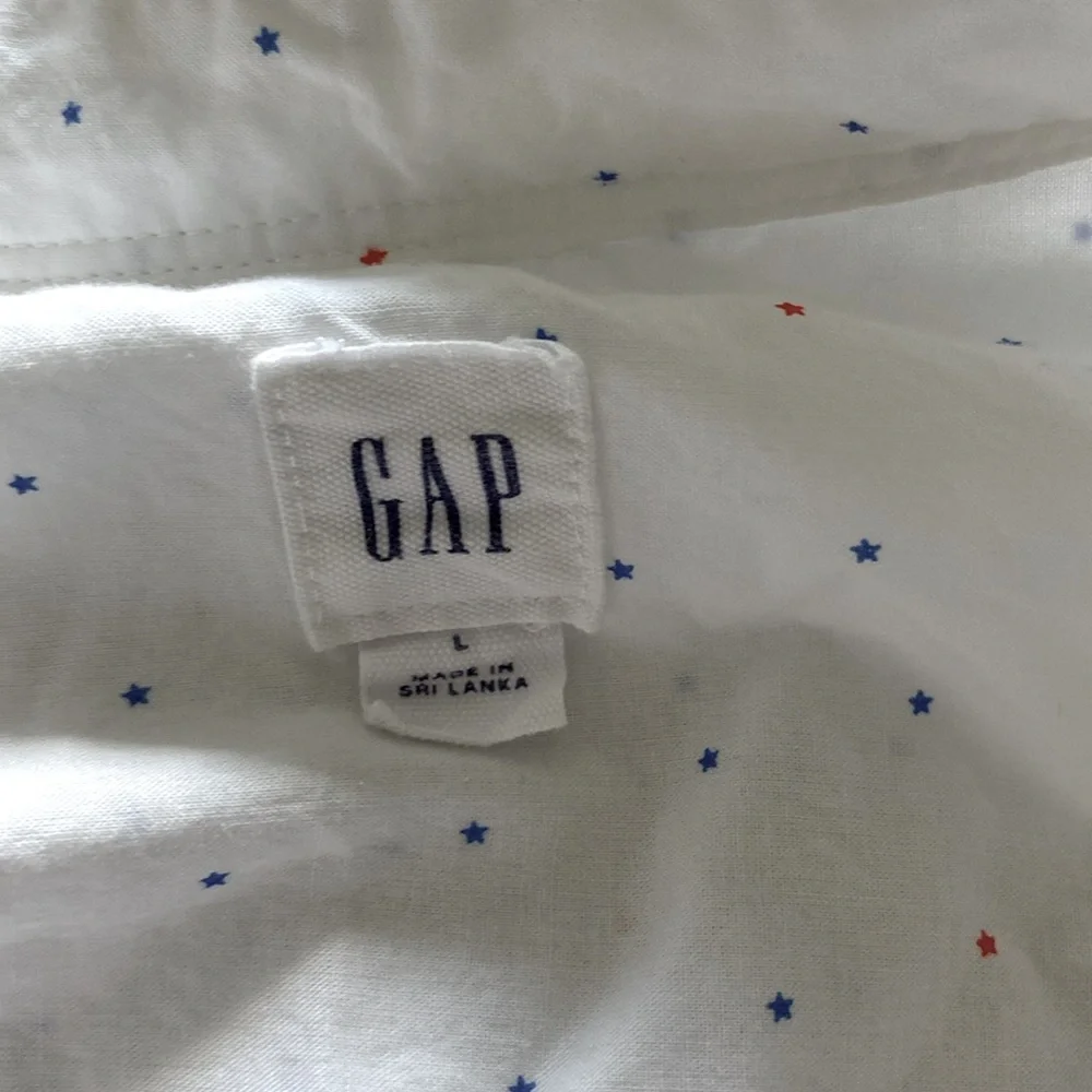 Button down with little blue and red stars! - Picture 3 of 3